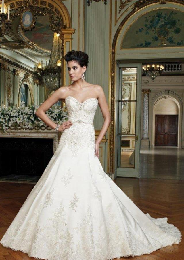 Decolteu inimă, tren lung, broderie bal-nunta-fusta-mare-eleganta - rochie
