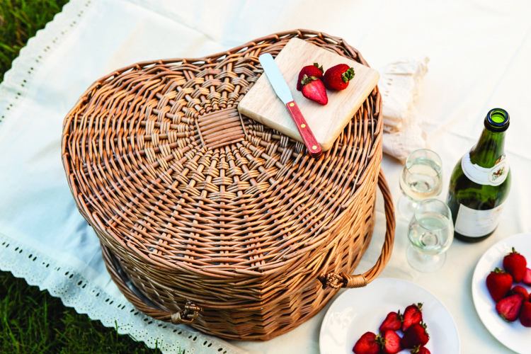 idei-picnic-listă de verificare-excursie-romantică-căpșuni-vin spumant