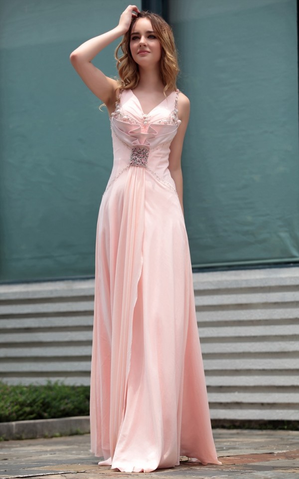 Rochia din sifon cade ușor și rafinează mișcările rochii lungi-roz-mireasa-fecioara-design