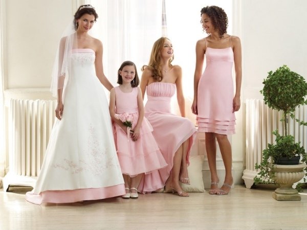 Cei mai frumoși invitați la nuntă - domnișoarele de onoare alfred-angelo-junior-bride-maiden-ideas