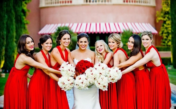 O idee grozavă de vară în roșu cu o curea pentru gât rochii-chic-mireasa-de-fata-rosii-2014