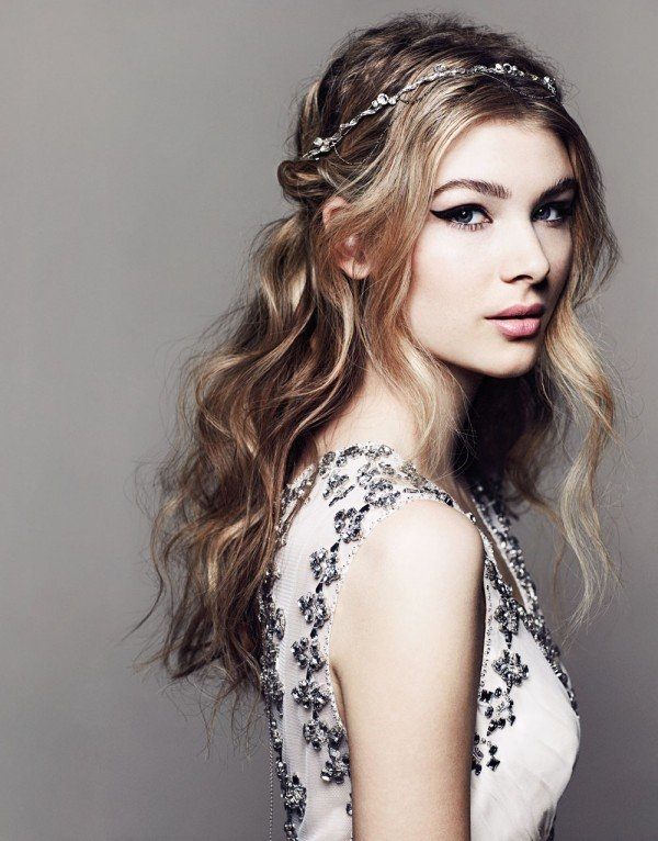 romantica-coafura-diadema-mireasa-idee