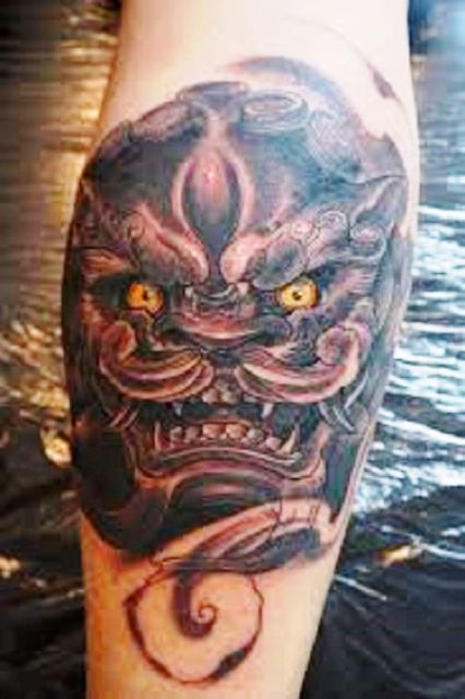 中国のライオンの頭のタトゥー