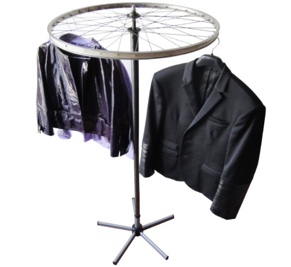 Idei de upcycling cu piese pentru biciclete, rafturi pentru haine