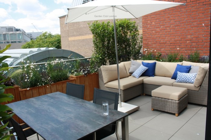 Canapea de colț și masă colț pe acoperiș Mobilier din poliester din ratan cu perne tapițate