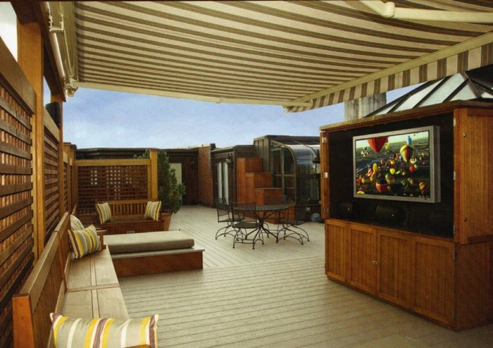 împotriva ploii cu ecran și colț TV pe acoperiș Cu-bănci-și-colț-TV