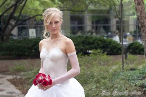 Kūno tapybos vestuvinė suknelė