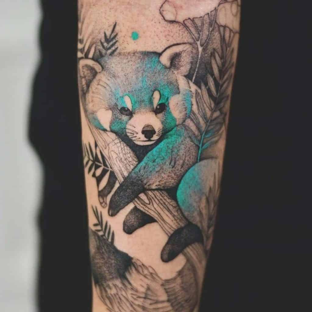 Tatuagem de urso panda em tinta azul