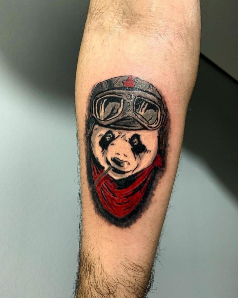 Tatuagem do Panda Vermelho sobre a Perna