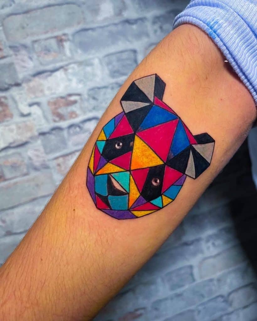 Forma geométrica de tatuagem de panda elétrica