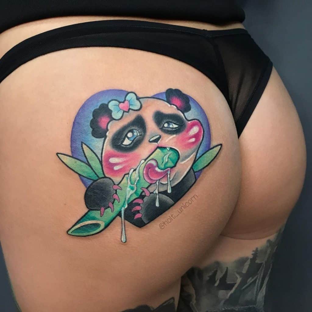 Tatuagem de rosto de panda para mulheres