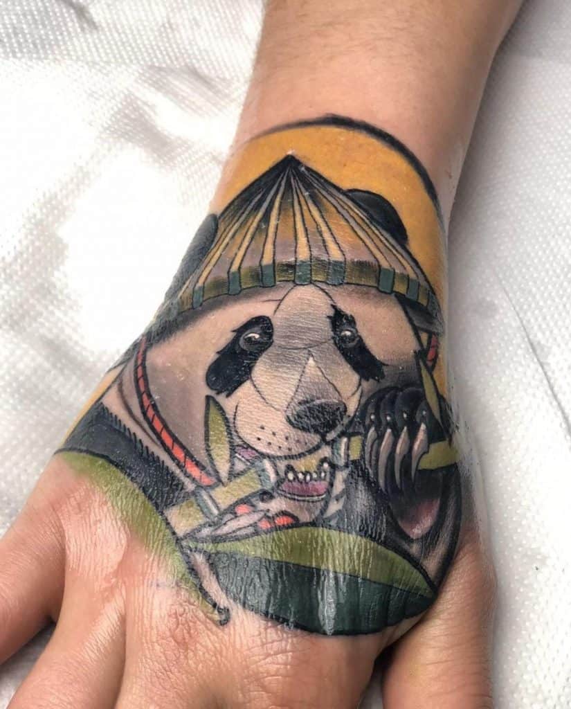 Ideia de tatuagem de panda disponível