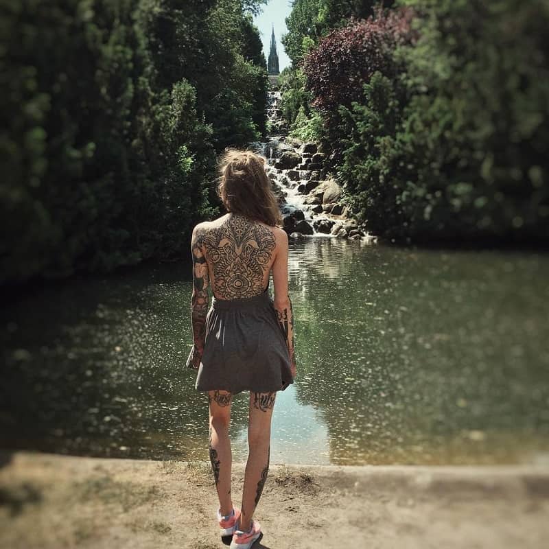 Tatouages ​​​​fille Dans Le Dos