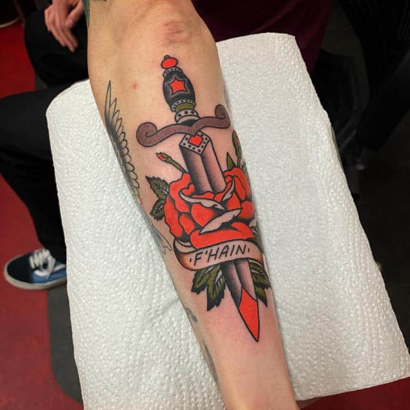 Rosa e Adaga Tradicional 2