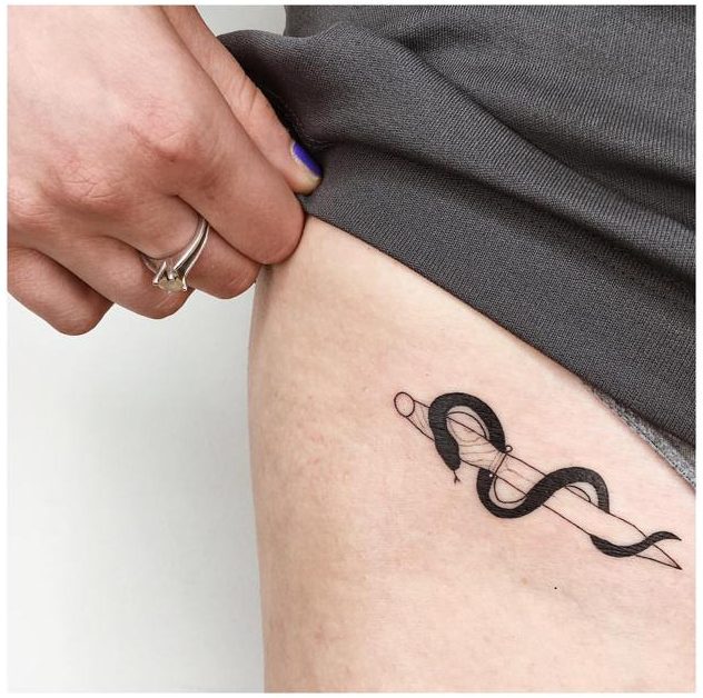 Adaga e tatuagem de cobra 3
