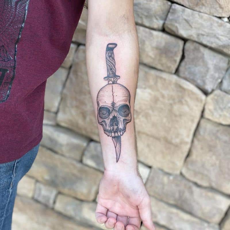 Simbolismo de tatuagens de caveira e punhal 1