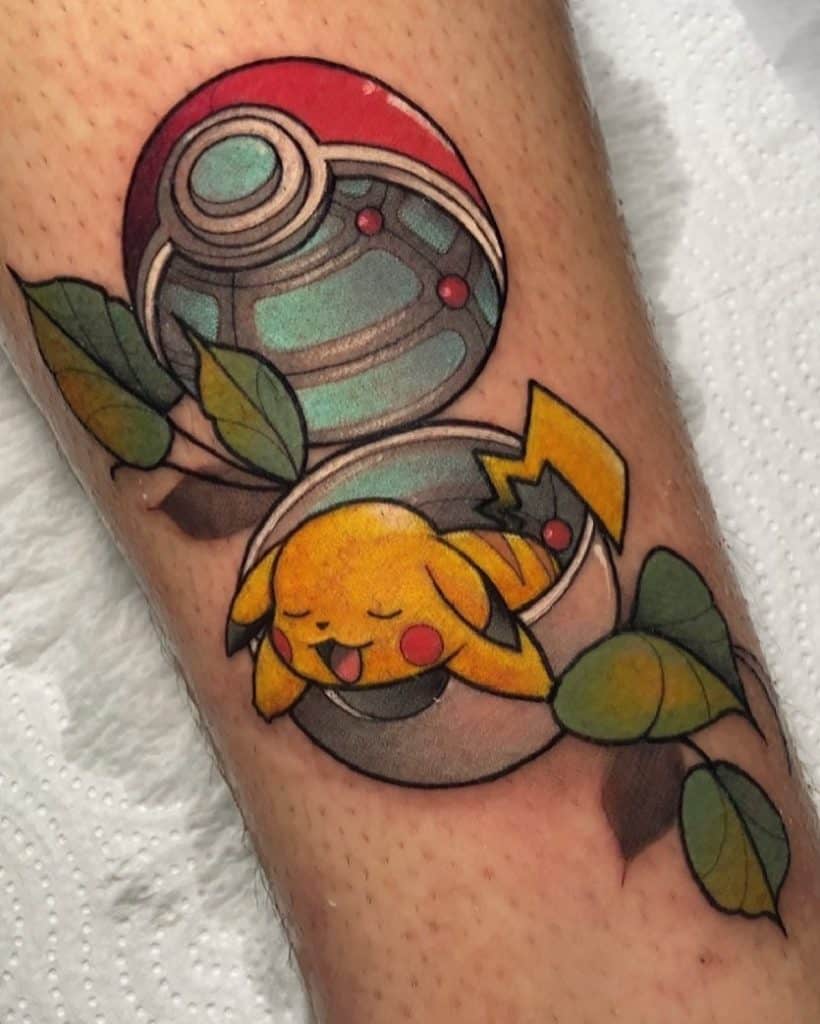 おかしい&モンスターボールで芸術家気取りのピカチュウタトゥー