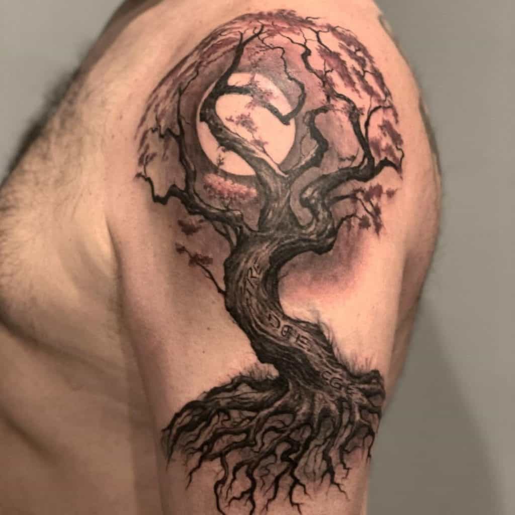 Velikanska tetovaža Viking Tree of Life na rami