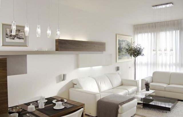 sugestii de decor pentru sufragerie cu zonă de luat masa canapele din piele albă masă din lemn rafturi de perete Sugestii de decor pentru living-zonă de luat masa-canapele din piele albă-lemn-masă-rafturi de perete