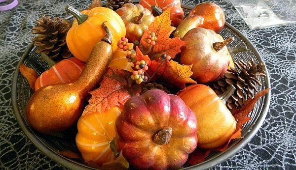 Decorarea mesei fructe rustice Fructe decorative rustice frunze de toamnă