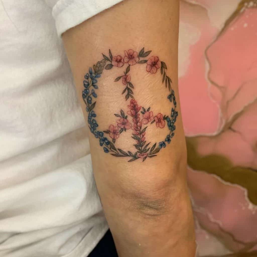 Feminino & amp; Tatuagem floral que simboliza a paz