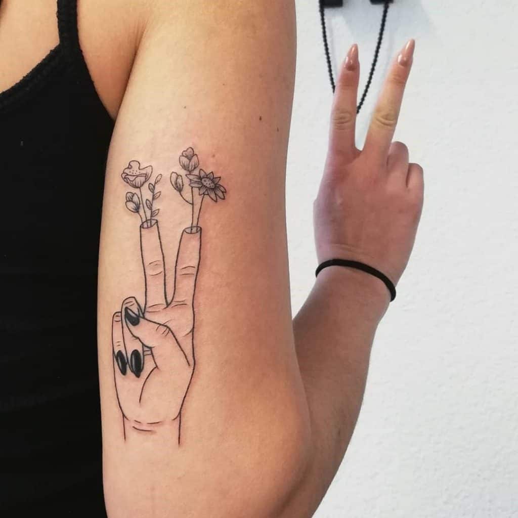 Tatuagem Floral Feminina Paz