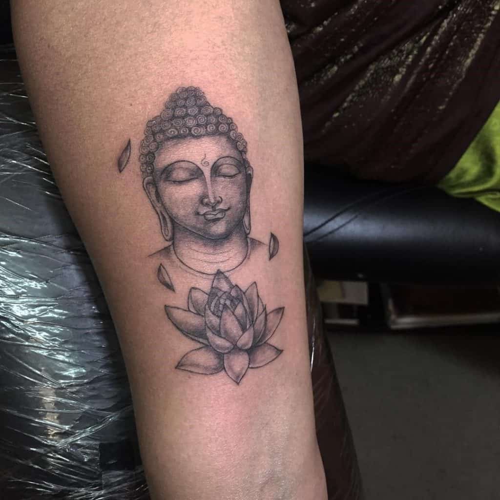 Buda Preto & amp; Lotus Peace Tattoo Inspo