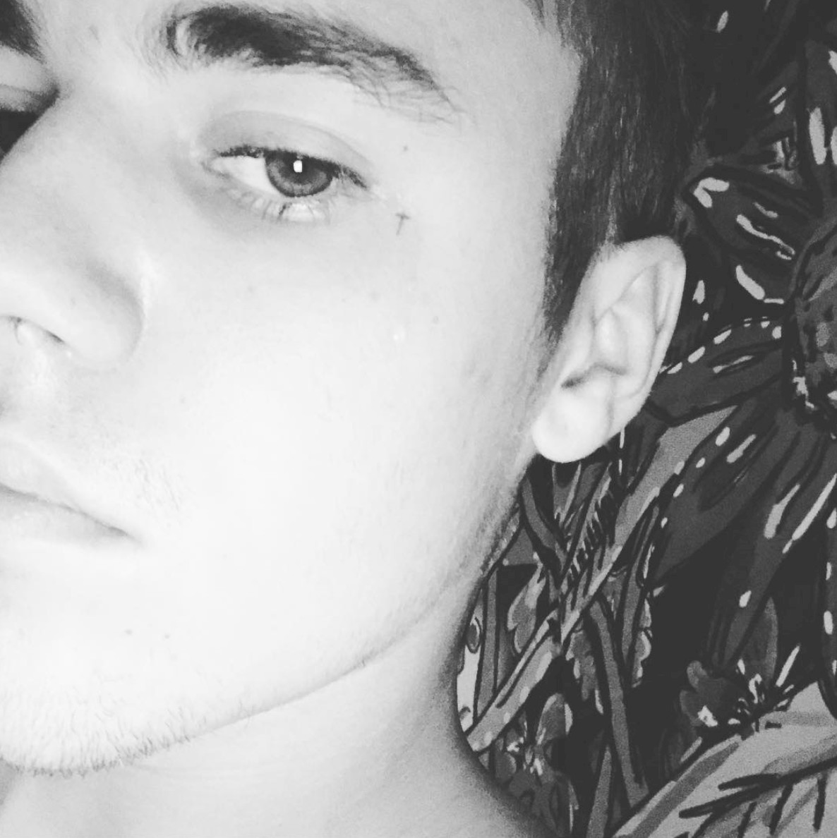 Įžymybės su akių tatuiruote