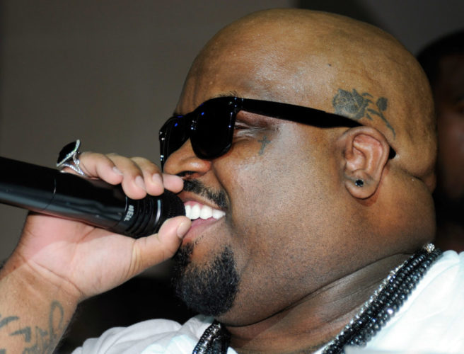 Įžymybės su akių tatuiruote