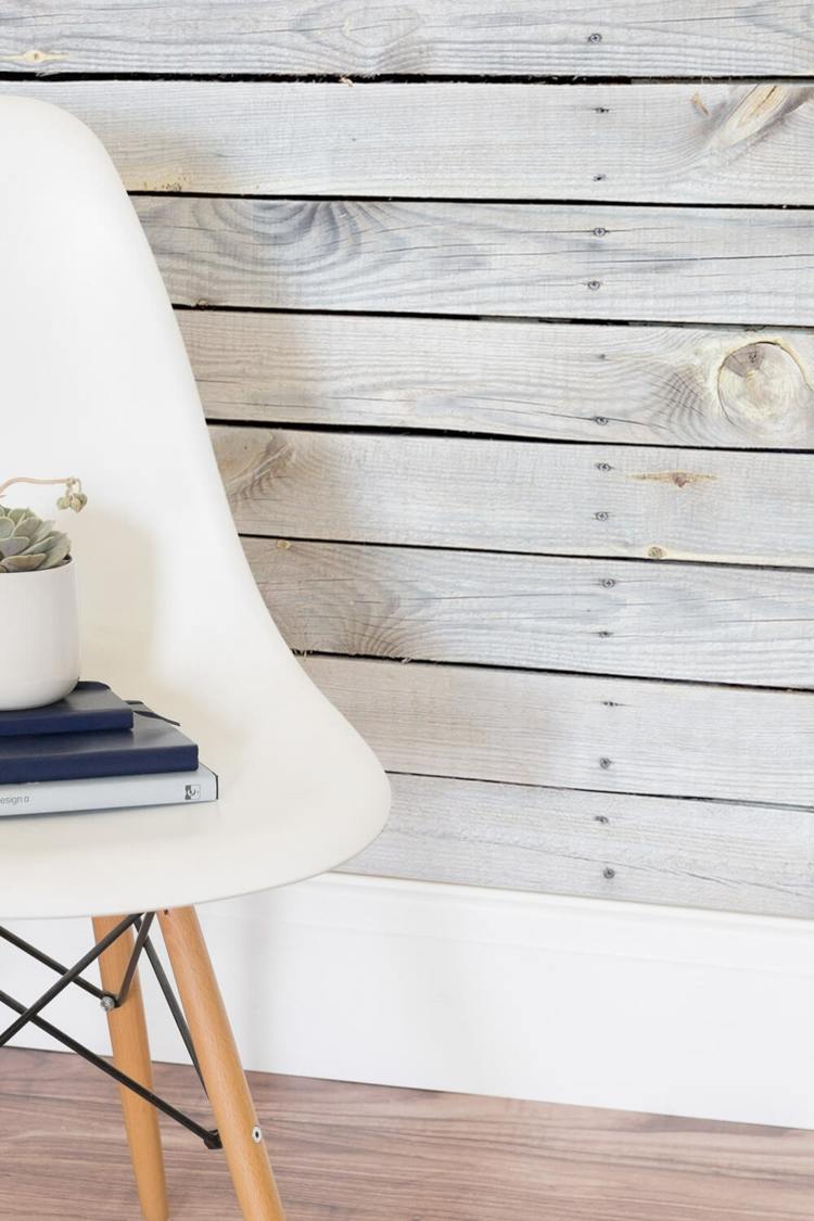Tapet 3D cu aspect de lemn de drift Tapet 3D driftwood-aspect-placare-perete-gri-eames-scaun-alb