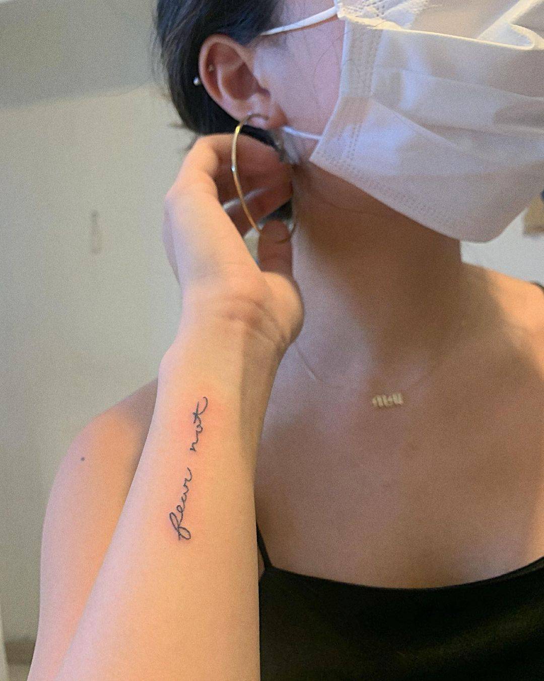 Citat tetovaža na podlaktici 3