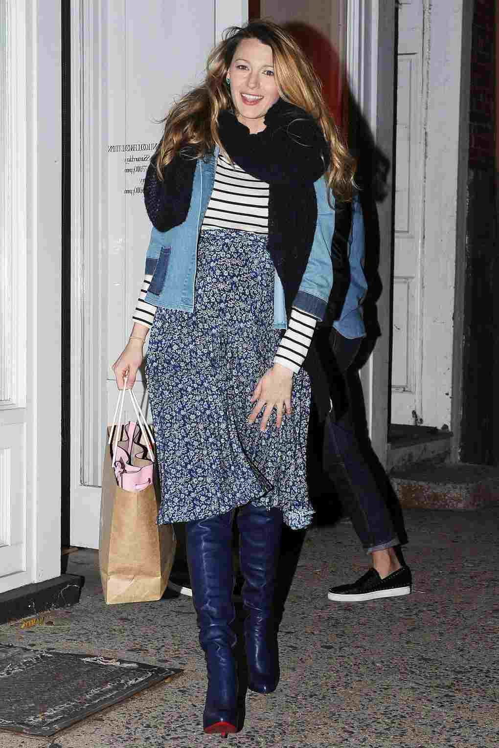 Ținute pentru sarcină fustă plisată cămașă cu dungi cu model floral Blake Lively icoană de modă