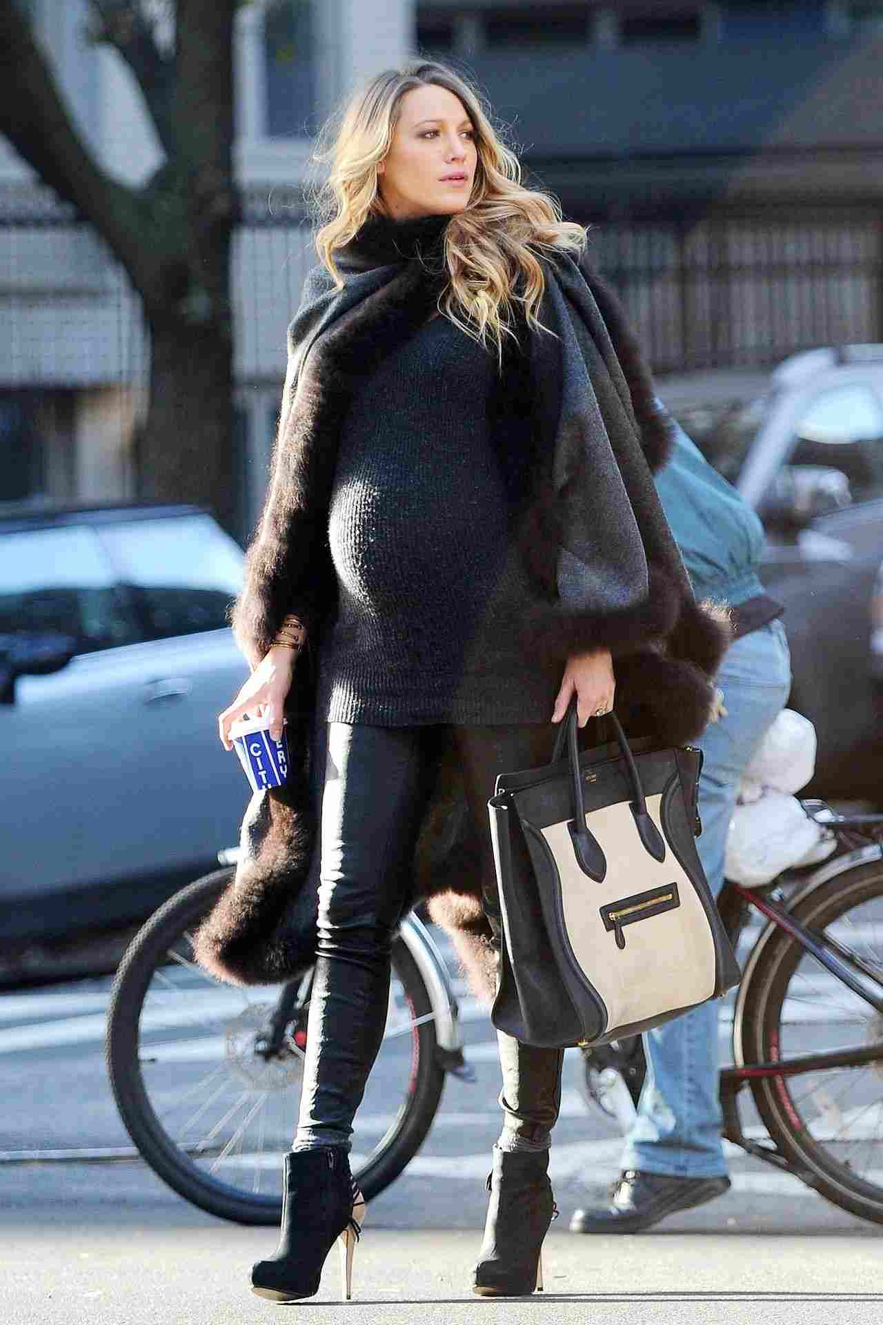 Ținute pentru sarcină Pulovere tricotate Blugi Tendințe moda iarnă Blake Lively însărcinată