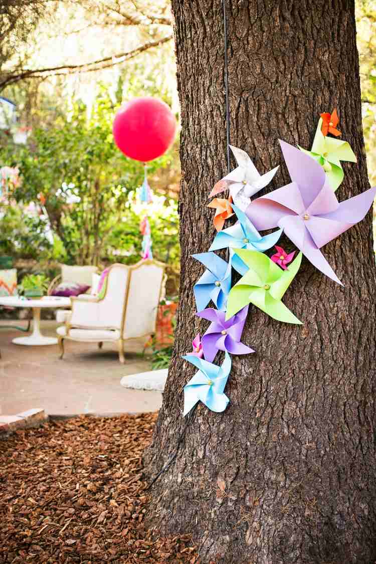 Asigurați-vă rotițe și decorați copacii de grădină idei-de-decorare-fac-tu-singur-gradina-petrecere-pinwheel-tree