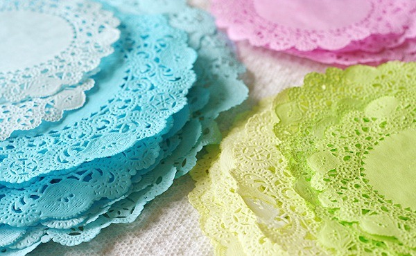 doilies de hârtie de colorat ghirlande idee decorare petrecere pentru a vă face Ghirlandele de hârtie de colorat din hârtie fac singuri decorațiuni de petrecere