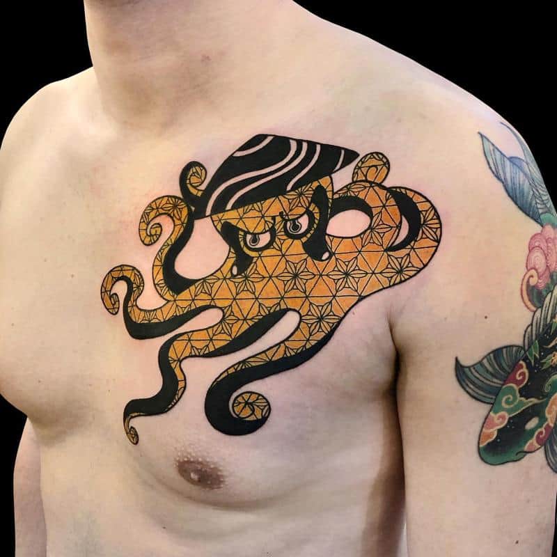幾何学的なタコのタトゥー1