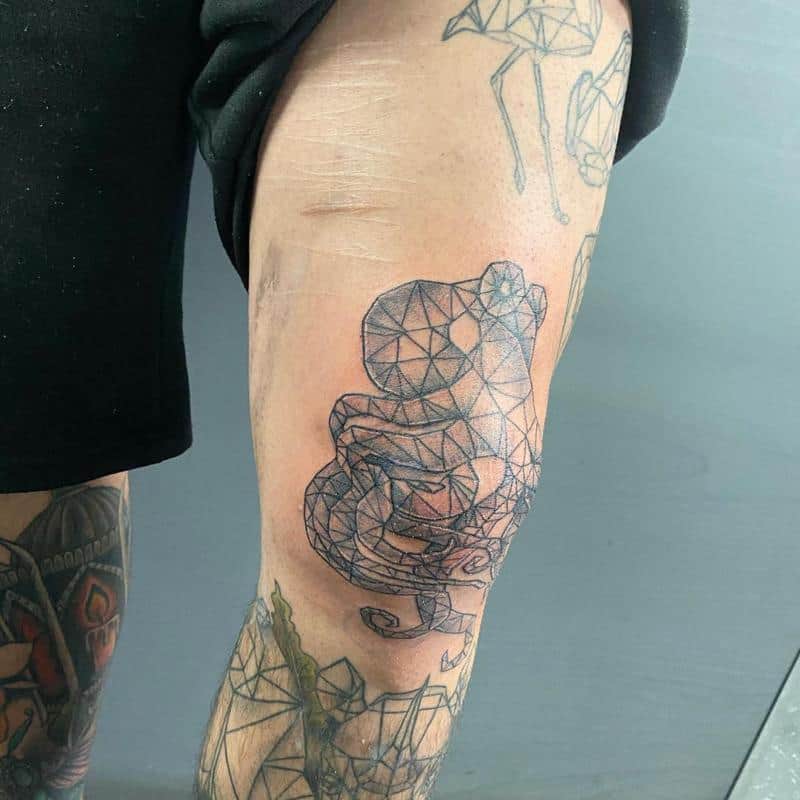幾何学的なタコのタトゥー3