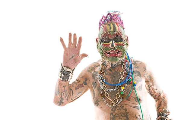 Prințul Albert Mann - cu cele mai multe piercing-uri din lume - machiaj de Halloween Idea