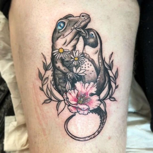 「ワニとペンギン」のタトゥー