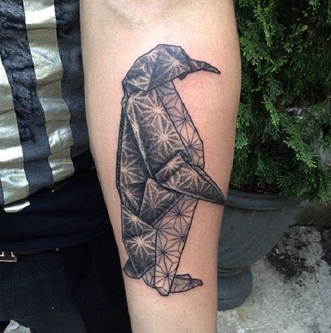 折り紙ペンギンのタトゥー