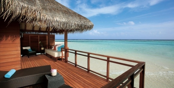 LUX Maldives hotel de lux de 5 stele cu vedere la terasa din lemn LUX Maldives, terasă din lemn de 5 stele