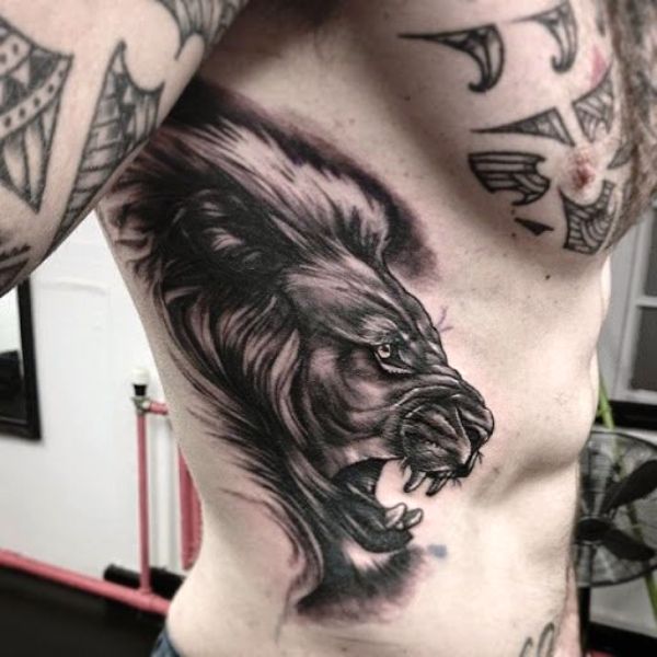 ラスタ咆哮するライオンのタトゥー