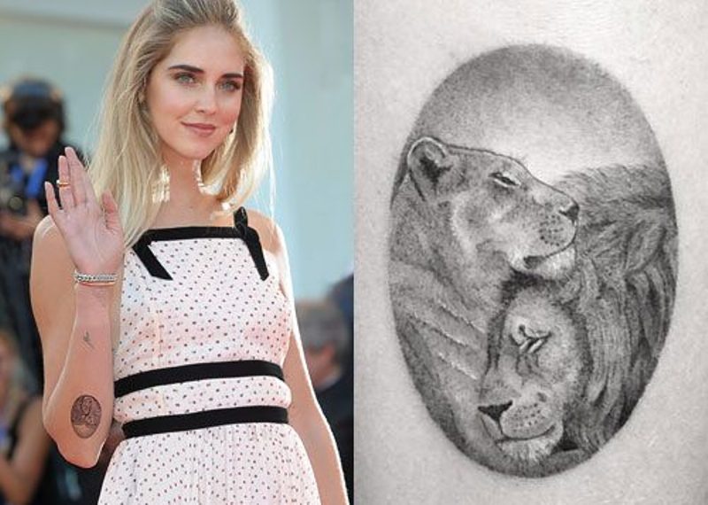 彼女の右腕の後ろにキアラフェラーニライオンのタトゥー