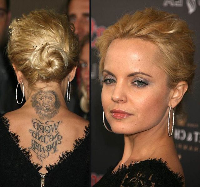 MenaSuvariライオンタトゥー