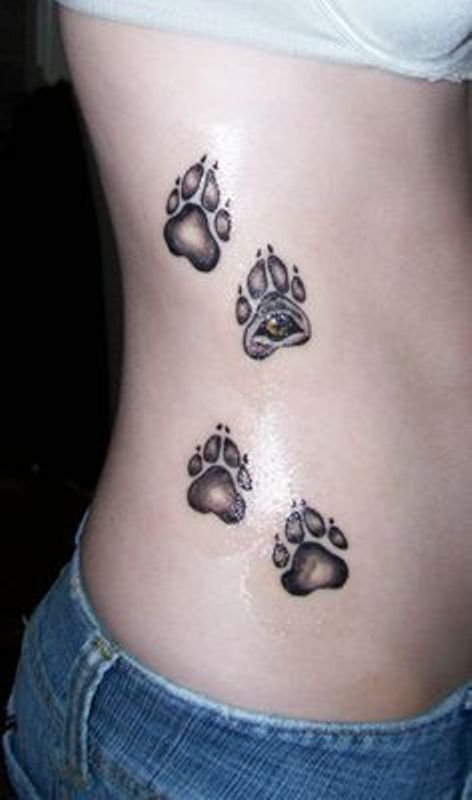 ライオンの足のタトゥー