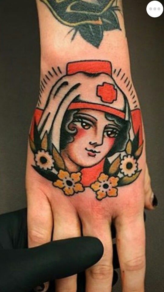 tatuaggio infermiera