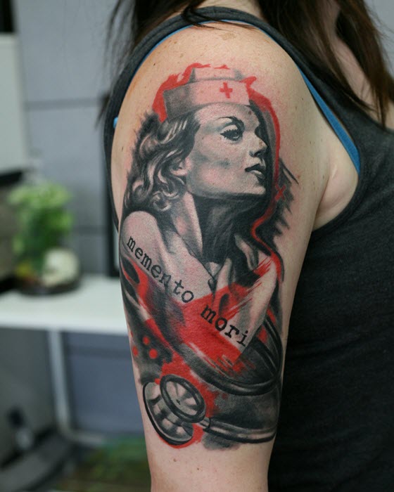 tatuaggio infermiera