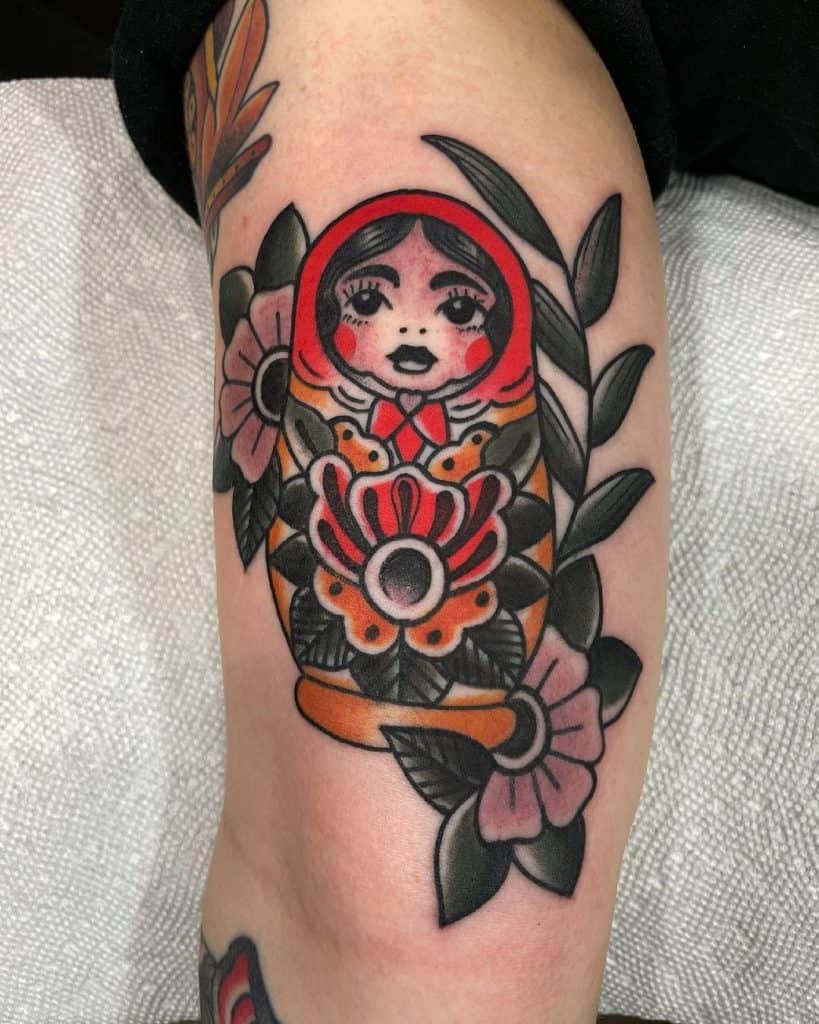 Encontrar tatuadores tradicionais americanos