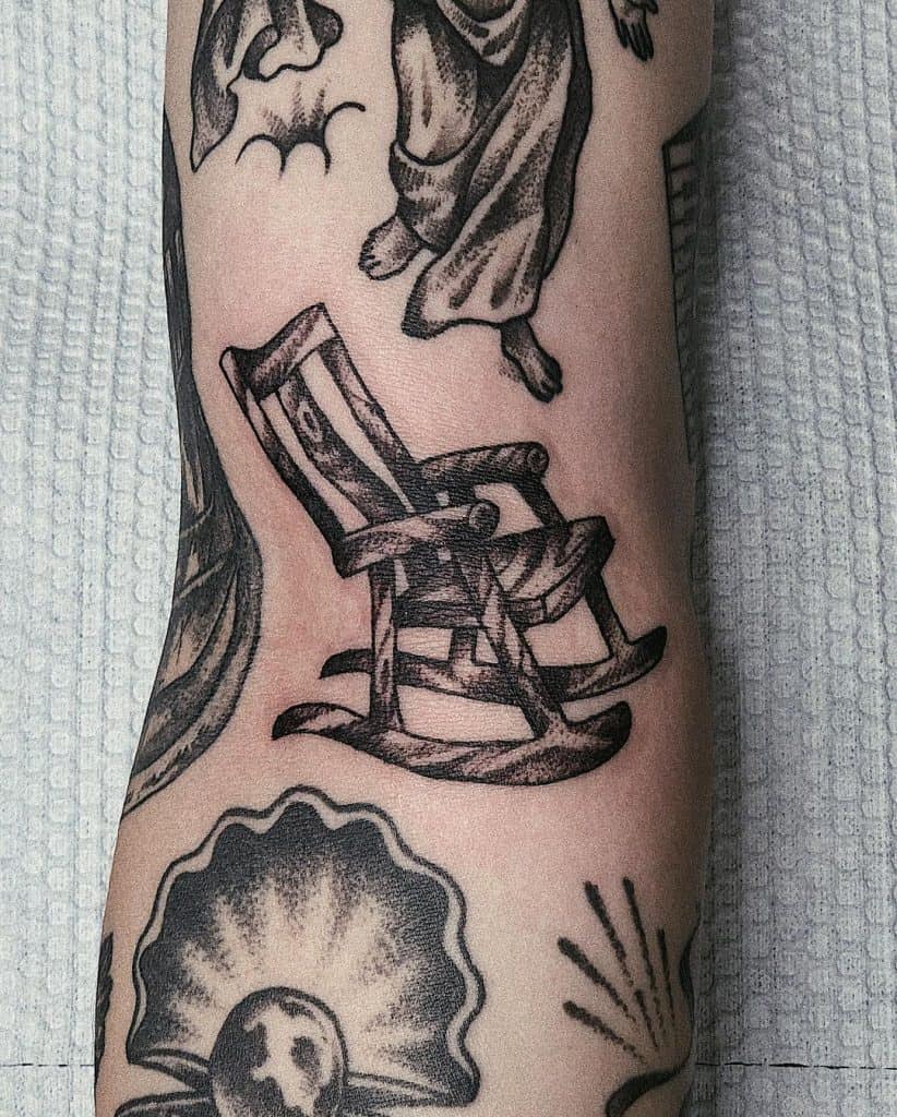 Tuščia supama kėdės tatuiruotė 1