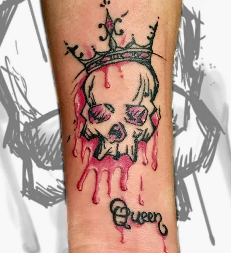 Karūnos ir kaukolės tatuiruotės dizainas